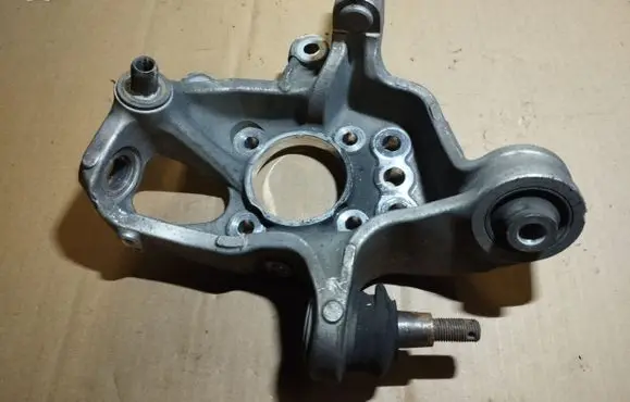 Honda Legend Rear wheel hub spindle/knuckle 