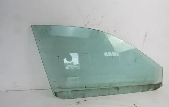 Audi A4 S4 B5 8D Front door window glass four-door 