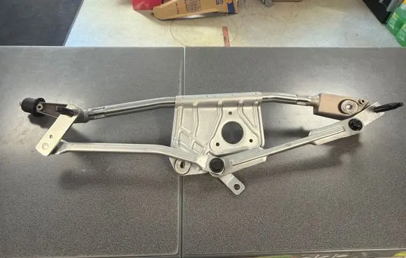 Volvo XC90 Front wiper linkage and motor 8659968