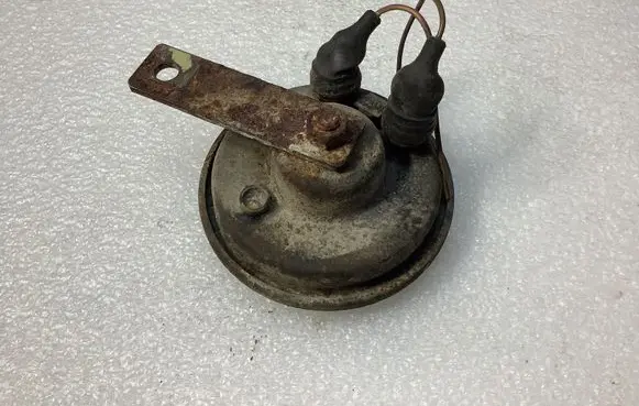 BMW 3 E30 Horn signal 002952