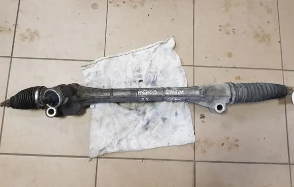 Toyota Avensis T270 Steering rack