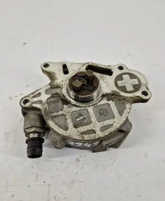 Volkswagen Golf VI Vacuum pump 03L145100G