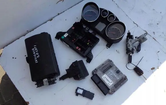 Opel Insignia A Engine control unit/module ECU 55573539