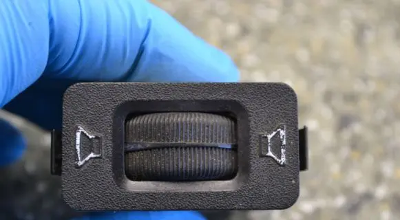BMW 3 E30 Sound control switch 1368769