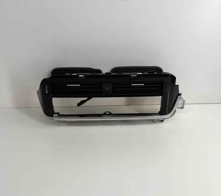 Nissan Qashqai J12 Dashboard air vent grill cover trim 687516UA0A 687506UA0A