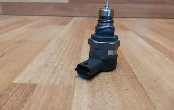 Renault Scenic II - Grand scenic II Fuel pressure regulator 8200426552 0281002753