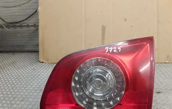 Tailgate rear/tail lights