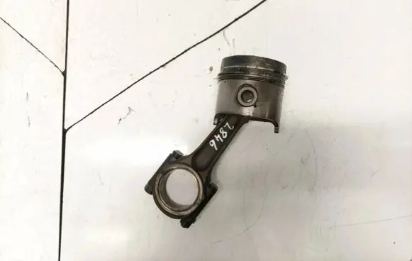 Hyundai Lantra II Piston with connecting rod