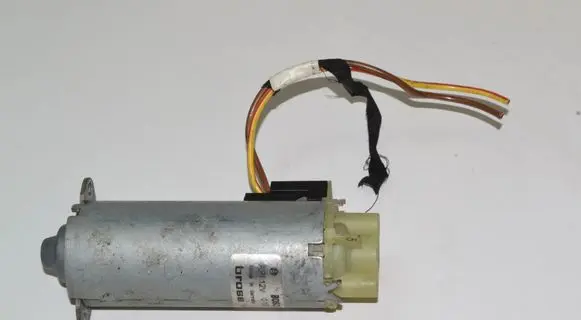 Mercedes-Benz CLS C219 Seat adjustment motor 198396103 0130002531