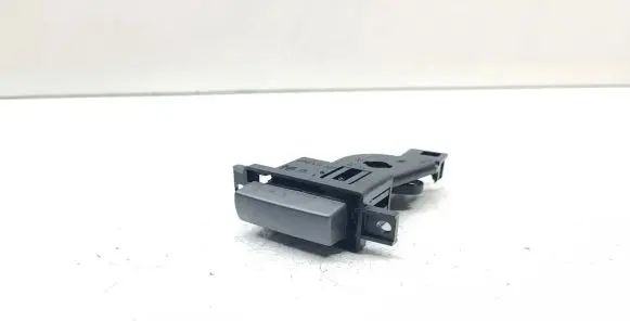 BMW 7 E65 E66 Glove box opening button 7148752
