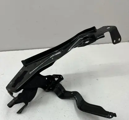 Mercedes-Benz C W204 Headlight/headlamp mounting bracket 204620593