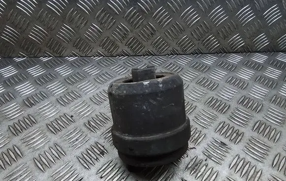 Engine mount bracket