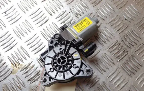 KIA Sportage Front door window regulator motor 82460F1000 7L28 001100821388