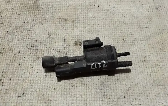 Mercedes-Benz CLA C117 X117 W117 Turbo solenoid valve A0025407097