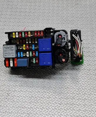 Renault Scenic III - Grand scenic III Fuse module 18013301