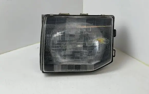 Mitsubishi Pajero Headlight/headlamp 11037746