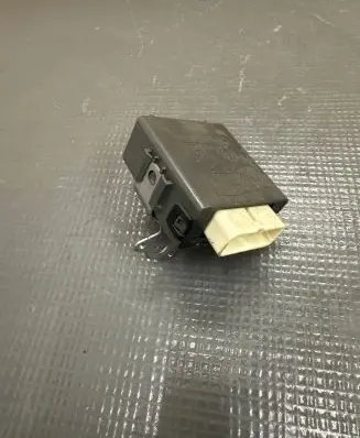 Toyota Avensis T270 Door control unit/module 8597020020
