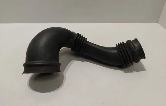 Volvo XC90 Intercooler hose/pipe 8683168