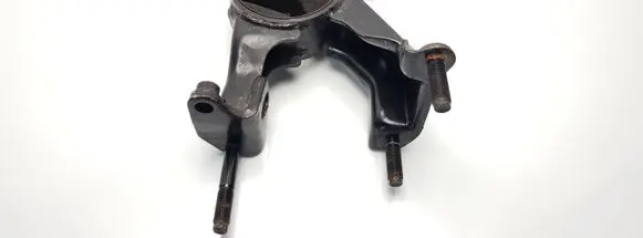 Toyota Avensis T250 Engine mount bracket