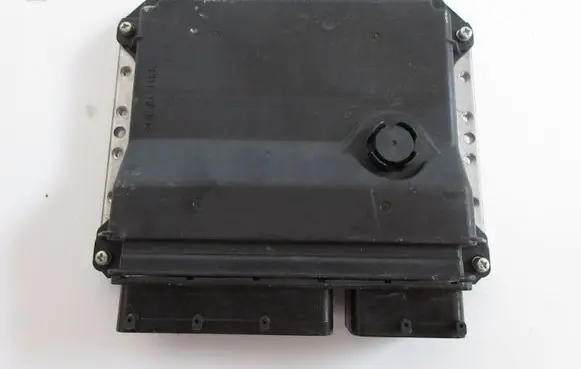 Toyota Avensis T270 Engine control unit/module 8966105G50
