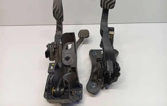 Dacia Duster II Pedal assembly 465031714R 465037248R 465032674R