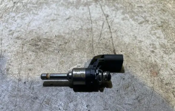 Volkswagen Atlas Fuel injector 03M906036E 036E