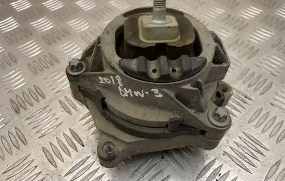 BMW 3 F30 F35 F31 Engine mount bracket 6865470