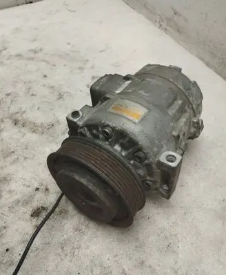 Volkswagen PASSAT B5.5 Air conditioning (A/C) compressor (pump) 8D0260808 4472208350