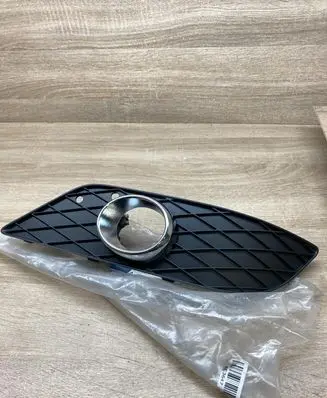 Mercedes-Benz B W245 Front fog light trim/grill A1698852722 Leftside