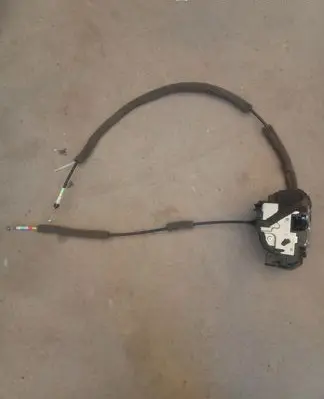 Nissan Leaf I (ZE0) Rear door lock