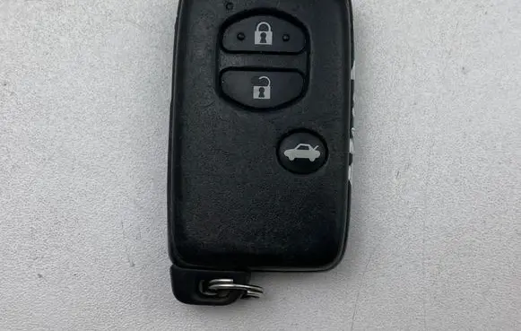Toyota Avensis T270 Ignition key/card 