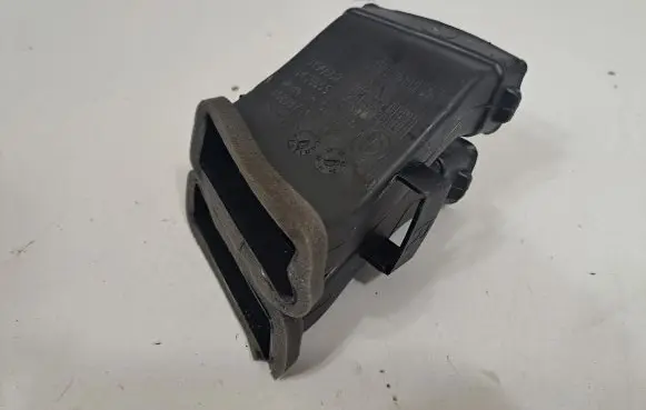 BMW iX Cabin air duct channel 9490602