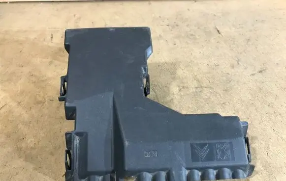 Peugeot 508 Fuse box cover 9666817180 E1062852