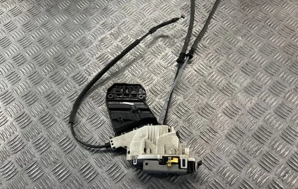 Jeep Cherokee Front door lock P04589913AF G5851 T67KD2656