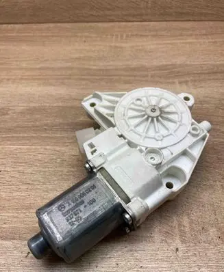 Mercedes-Benz ML W166 Front door window regulator motor A1669060201 0130822754 USED
