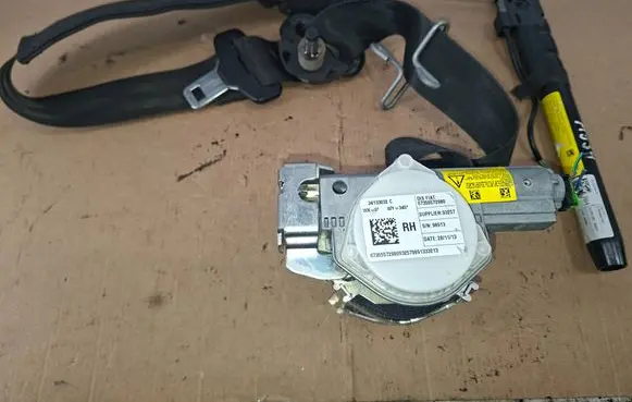Fiat 500L Front seatbelt 07355572980 34133032C
