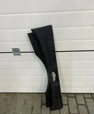 Land Rover Discovery 4 - LR4 Centre console side trim rear D8984