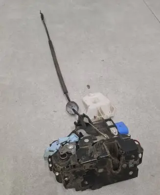 Volkswagen Caddy Front door lock 3D2837015K 25100D6