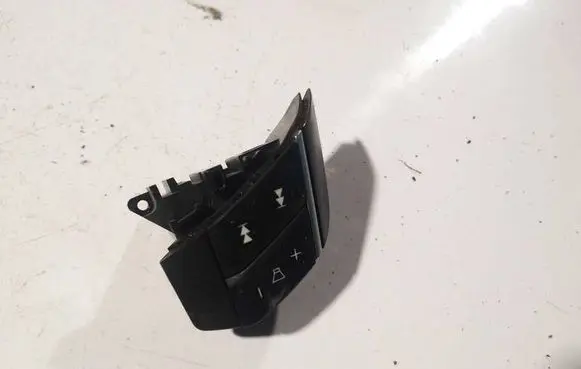 Volvo V70 Steering wheel buttons/switches 