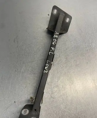 Audi A8 S8 D3 4E Fender mounting bracket 4E0805462