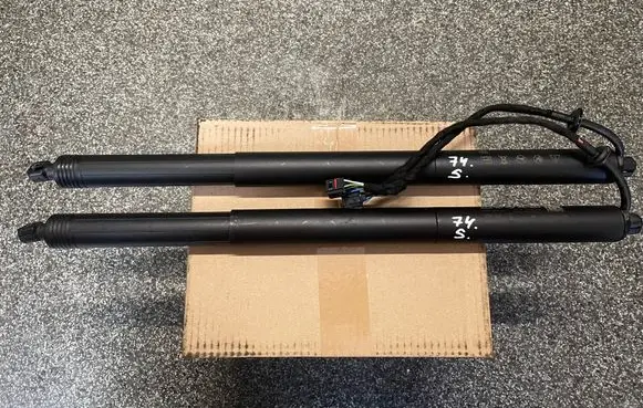 Porsche Macan (95B) Tailgate strut 956827851H