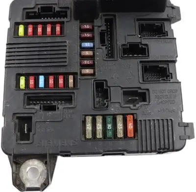 Renault Megane II Fuse module 8200306032C S118399200F