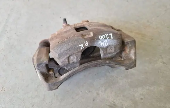 Mitsubishi L200 Front brake caliper