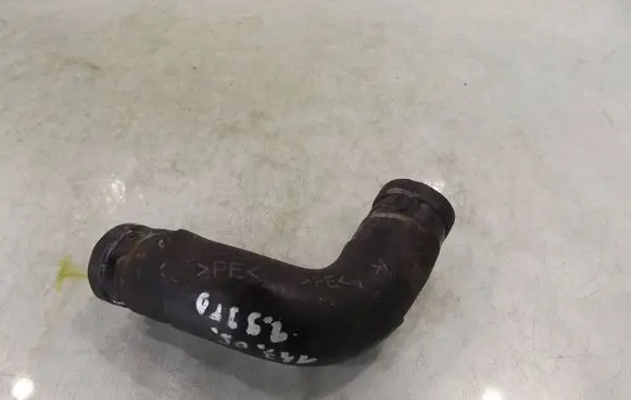 Engine coolant pipe/hose