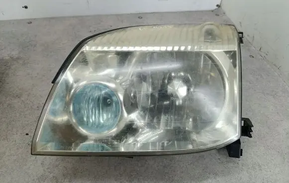 Nissan X-Trail T30 Headlight/headlamp 