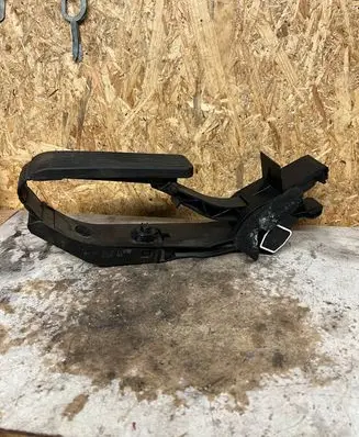 Mercedes-Benz E W211 Accelerator throttle pedal A2113000404