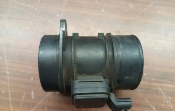 Dacia Sandero Mass air flow meter 5wk97021