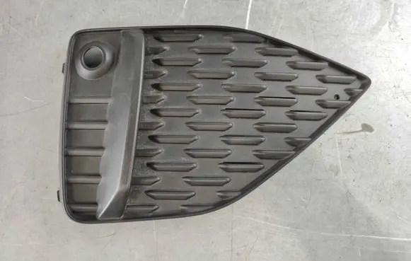 Audi Q2 - Front bumper lower grill 81a807681r9b9