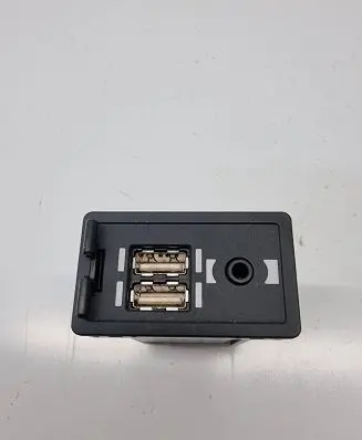 Lexus RX 450H USB socket connector 8619078010