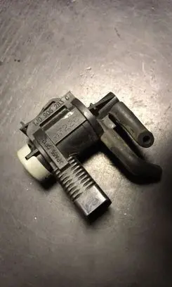 Volkswagen Golf IV Turbo solenoid valve 1J0906283C